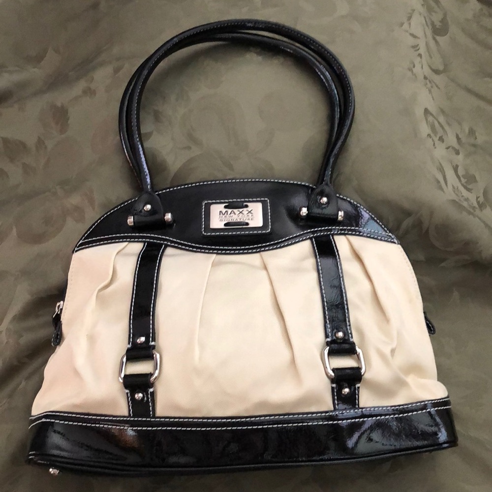 Maxx New York shoulder bag